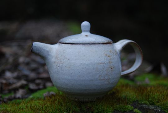 The White Korea teapot 2020